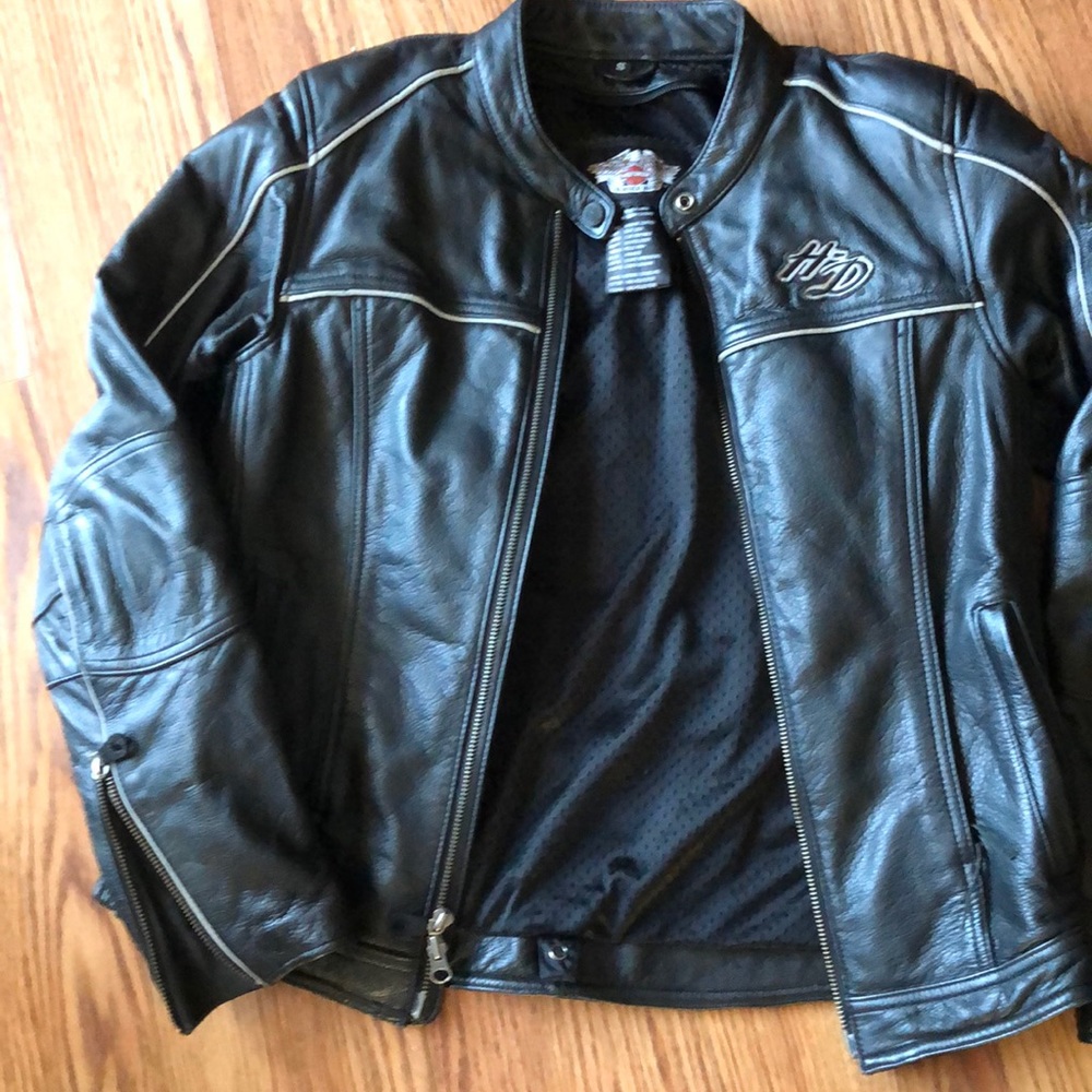 Harley Davidson leather jacket w/ armour &  liner
